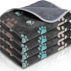 4 Pcs Waterproof Guinea Pig Blankets Washable Small Animal Fleece Bedding Absorbent Guinea Pig Cage Liners Reusable Pet Pee Pad Sleep Mat Pad Cover for Hamster Ferret (Süße Pfoten,60 x 40 cm)