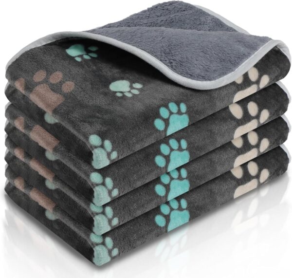 4 Pcs Waterproof Guinea Pig Blankets Washable Small Animal Fleece Bedding Absorbent Guinea Pig Cage Liners Reusable Pet Pee Pad Sleep Mat Pad Cover for Hamster Ferret (Süße Pfoten,60 x 40 cm)